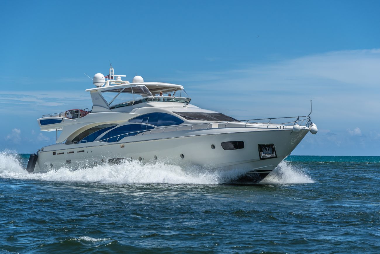 Private yacht charter in Miami 1